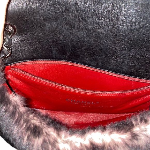 Authentic RARE bunny Chanel purse. - Picture 4 of 9
